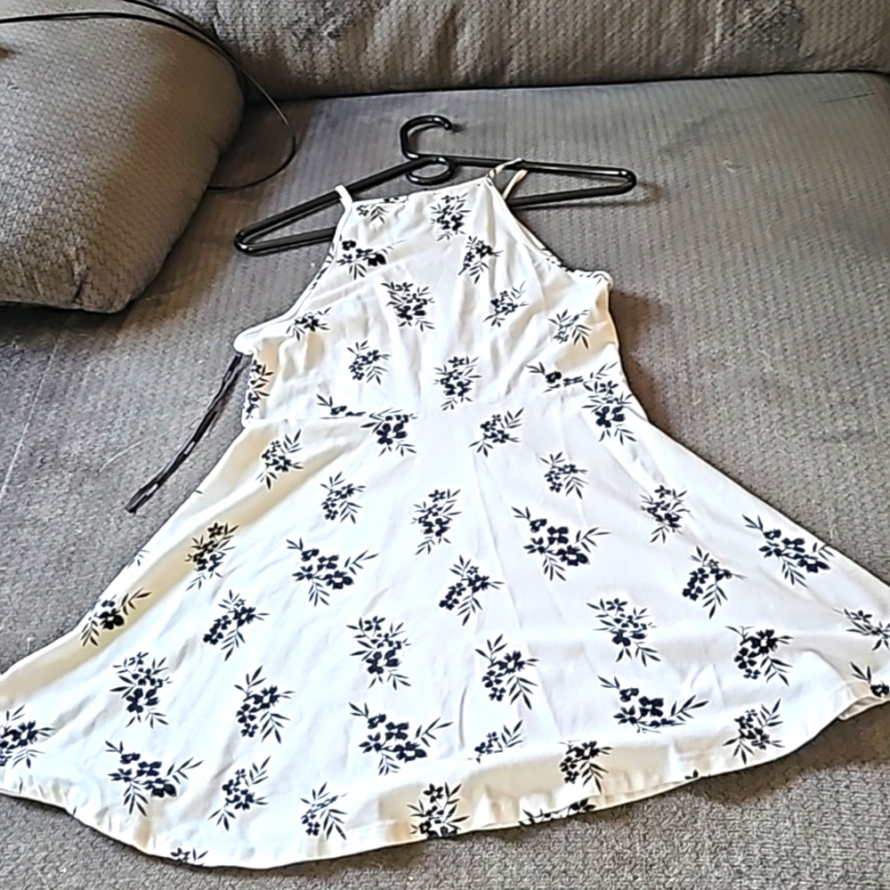 Forever 21 large white dress with black flowers